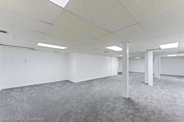 5725 Ridgewood Road, West Bloomfield, MI 48322