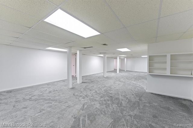 5725 Ridgewood Road, West Bloomfield, MI 48322
