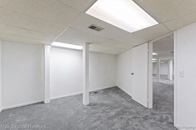 5725 Ridgewood Road, West Bloomfield, MI 48322