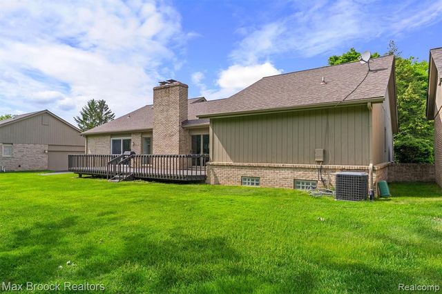 5725 Ridgewood Road, West Bloomfield, MI 48322