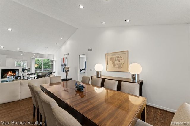 5725 Ridgewood Road, West Bloomfield, MI 48322
