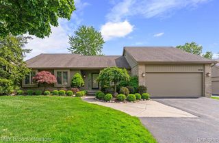 5725 Ridgewood Road, West Bloomfield, MI 48322