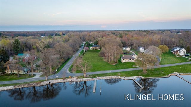 15400 148th Avenue, Spring Lake, MI 49456