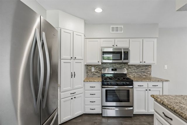 717 NW 6th Street, Grand Prairie, TX 75050