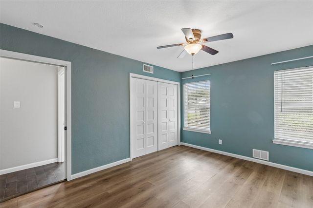 717 NW 6th Street, Grand Prairie, TX 75050