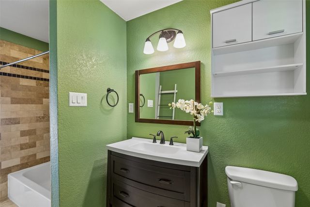 717 NW 6th Street, Grand Prairie, TX 75050