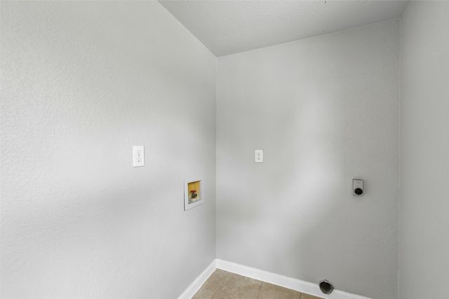 717 NW 6th Street, Grand Prairie, TX 75050