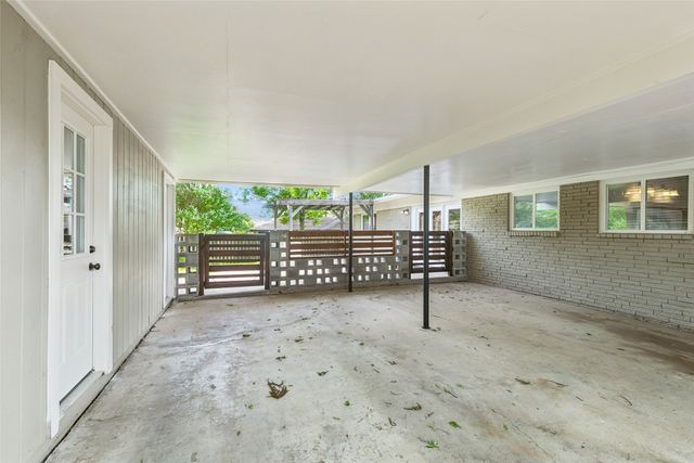 717 NW 6th Street, Grand Prairie, TX 75050