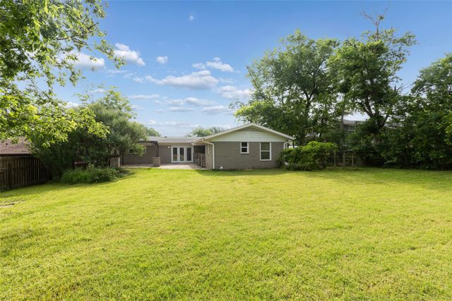 717 NW 6th Street, Grand Prairie, TX 75050