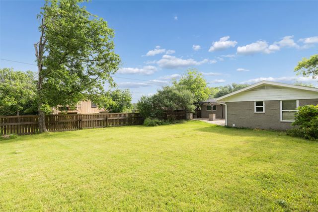 717 NW 6th Street, Grand Prairie, TX 75050