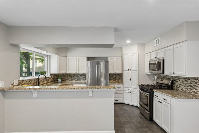 717 NW 6th Street, Grand Prairie, TX 75050