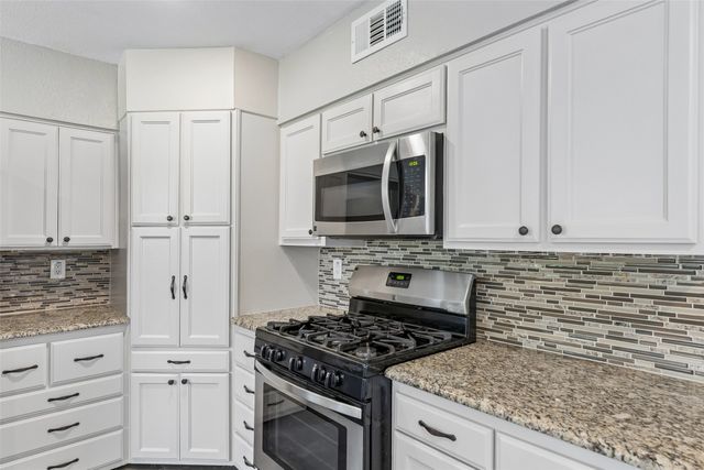 717 NW 6th Street, Grand Prairie, TX 75050