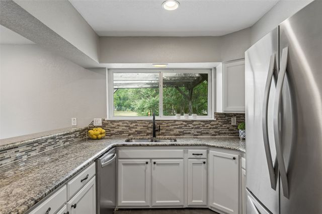 717 NW 6th Street, Grand Prairie, TX 75050