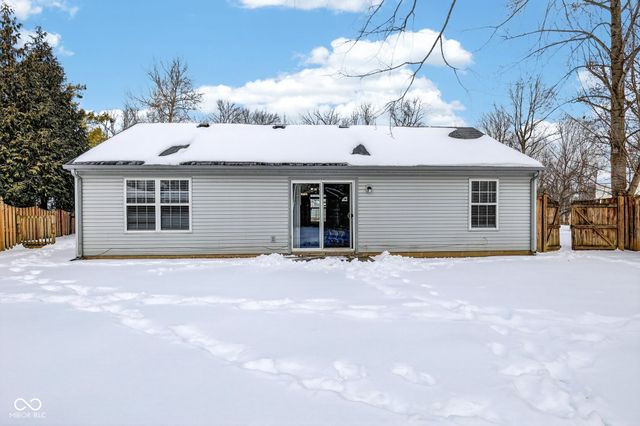 8859 Woodpointe Circle, Indianapolis, IN 46234