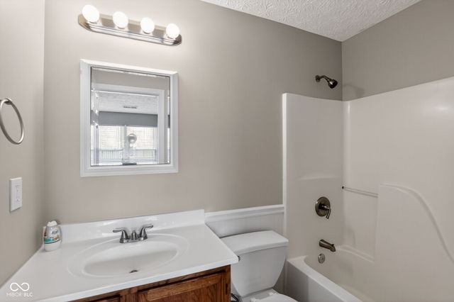 8859 Woodpointe Circle, Indianapolis, IN 46234