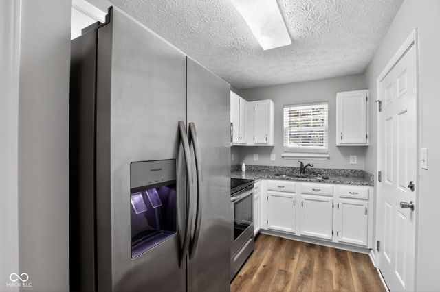 8859 Woodpointe Circle, Indianapolis, IN 46234