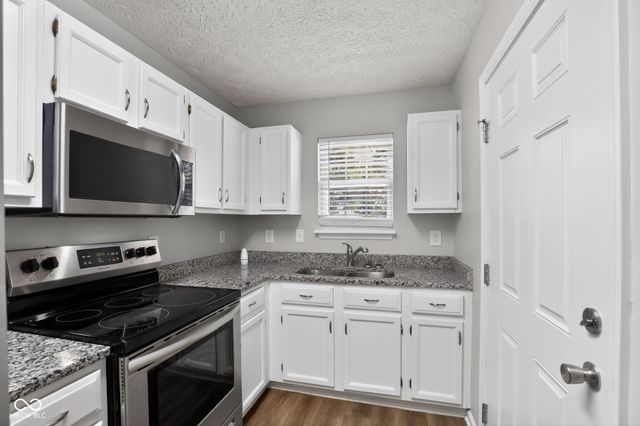 8859 Woodpointe Circle, Indianapolis, IN 46234