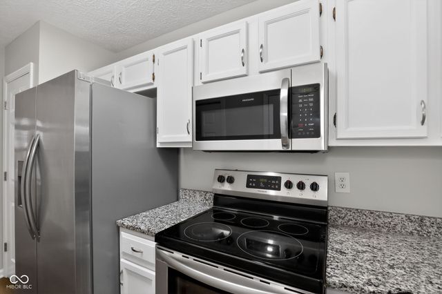 8859 Woodpointe Circle, Indianapolis, IN 46234