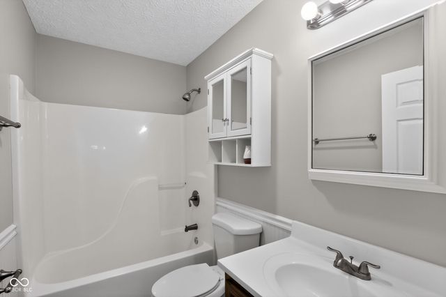 8859 Woodpointe Circle, Indianapolis, IN 46234