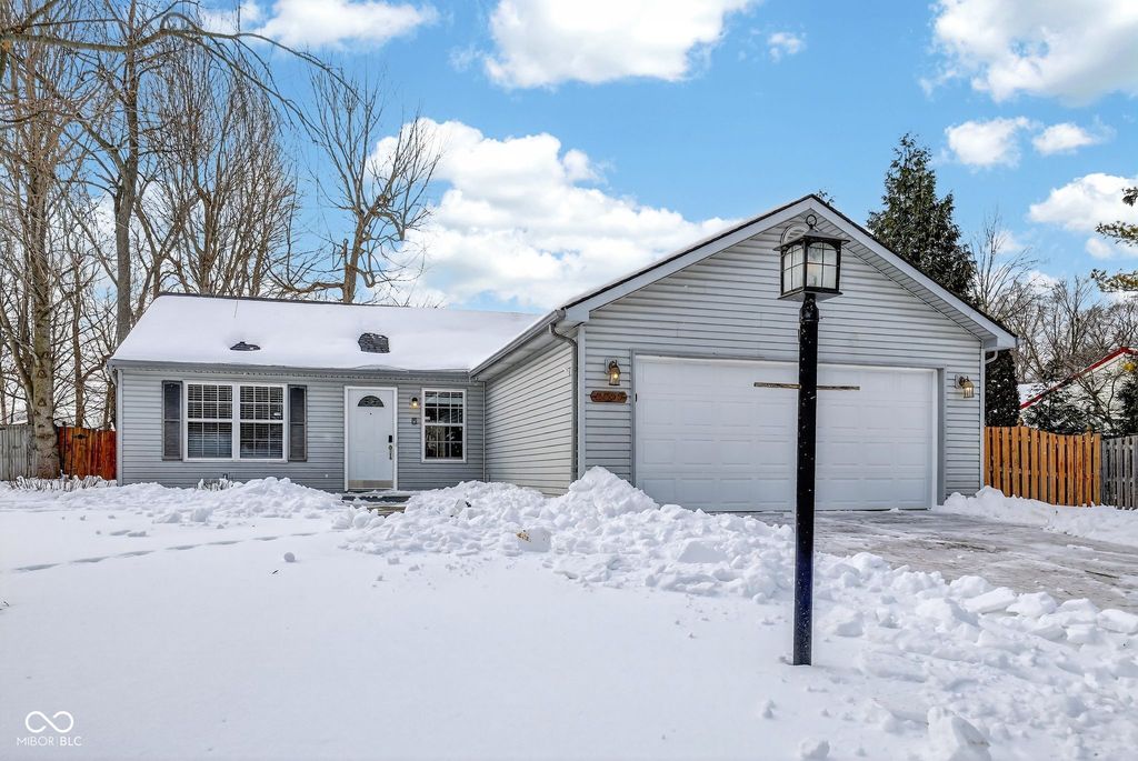 8859 Woodpointe Circle, Indianapolis, IN 46234