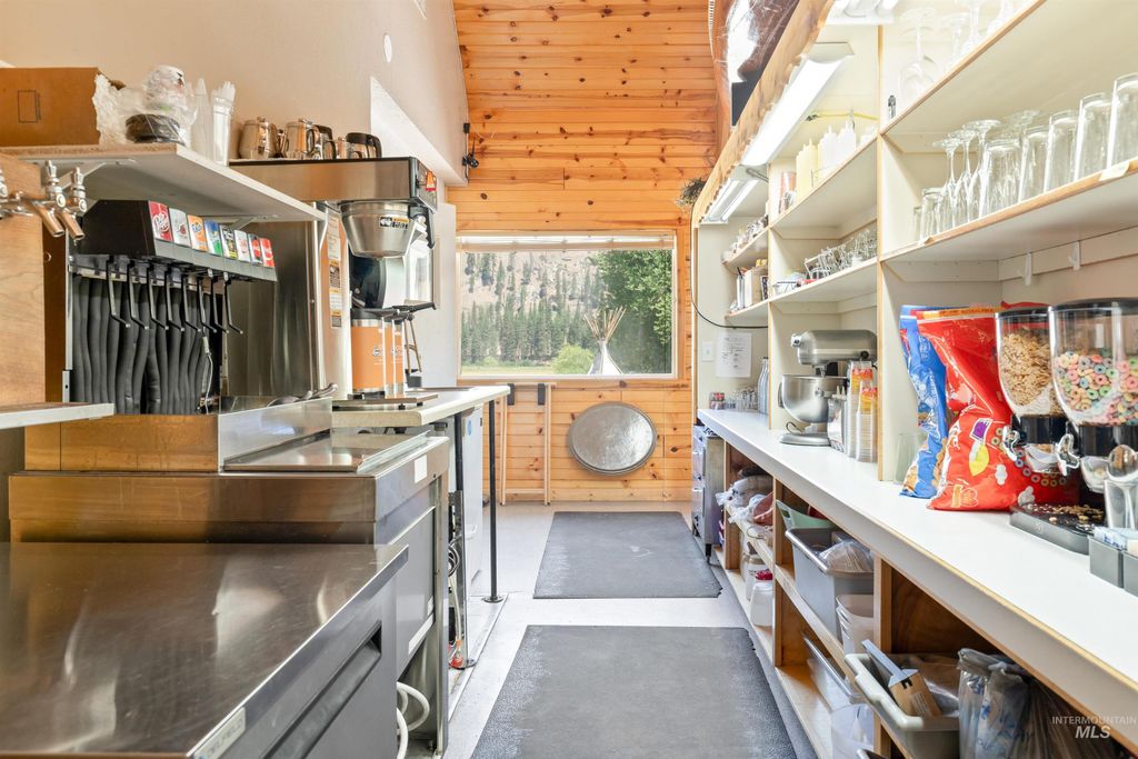 7234 Highway 21, Lowman, ID 83637 photo 13