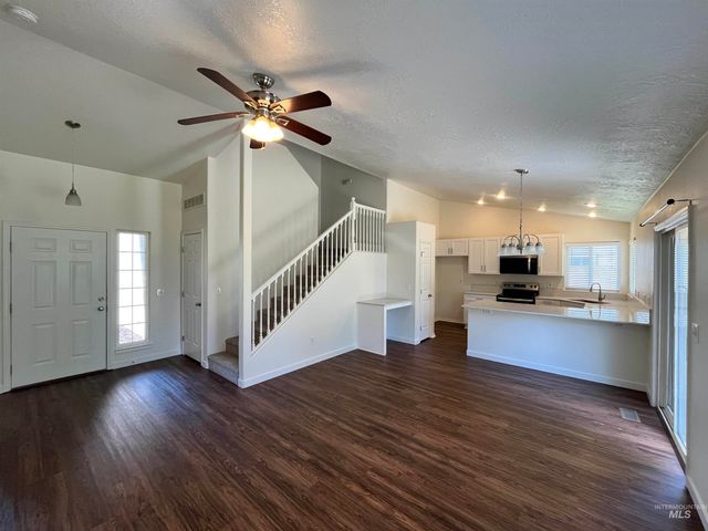 1308 W Ryegrass Ct, Kuna, ID 83634