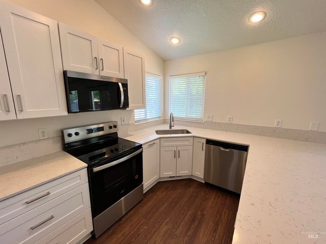 1308 W Ryegrass Ct, Kuna, ID 83634