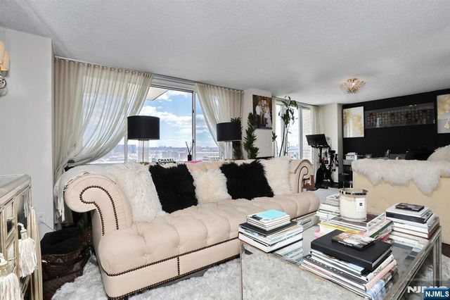 160 Overlook Avenue 4C, Hackensack, NJ 07601