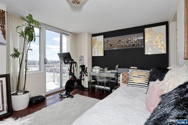 160 Overlook Avenue 4C, Hackensack, NJ 07601