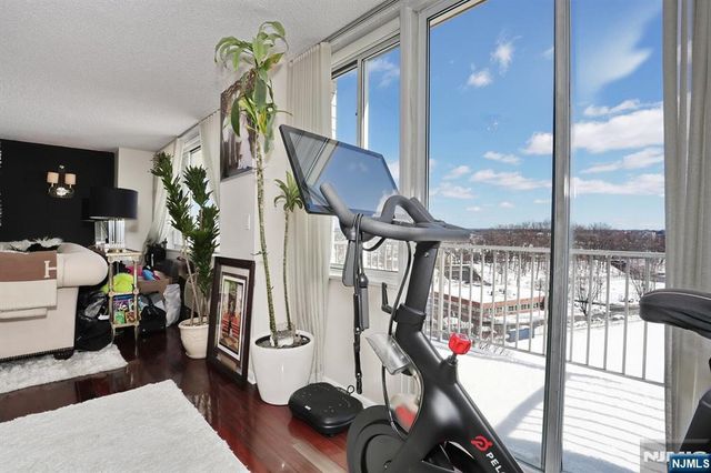 160 Overlook Avenue 4C, Hackensack, NJ 07601