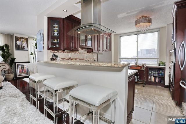 160 Overlook Avenue 4C, Hackensack, NJ 07601