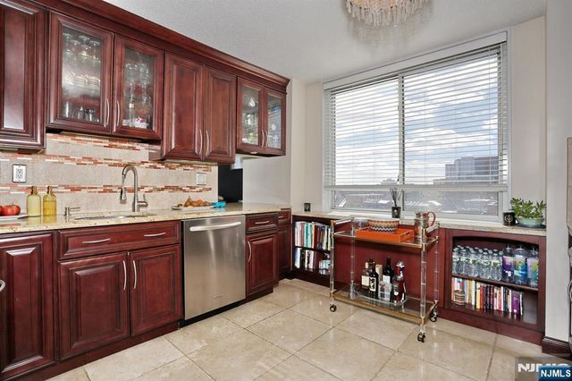 160 Overlook Avenue 4C, Hackensack, NJ 07601