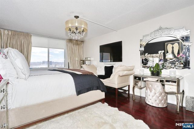 160 Overlook Avenue 4C, Hackensack, NJ 07601