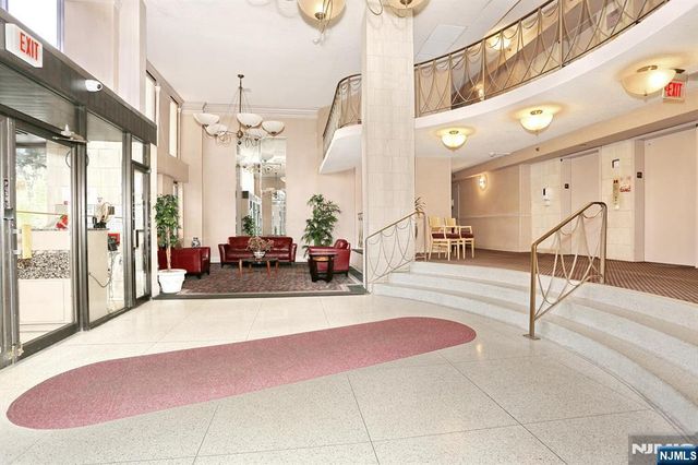 160 Overlook Avenue 4C, Hackensack, NJ 07601