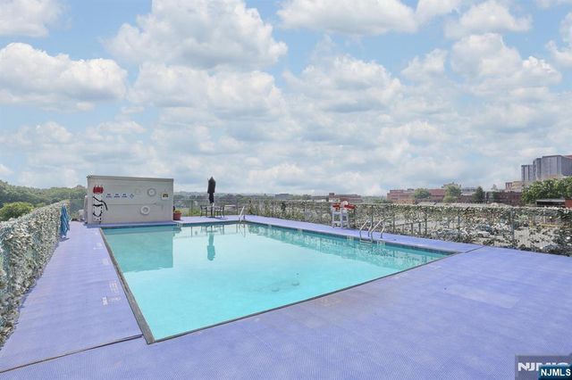 160 Overlook Avenue 4C, Hackensack, NJ 07601