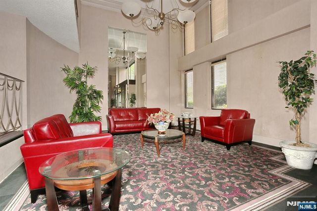 160 Overlook Avenue 4C, Hackensack, NJ 07601