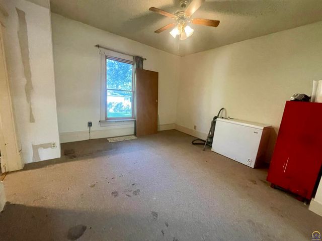 2345 SE Virginia AVE, Topeka, KS 66605