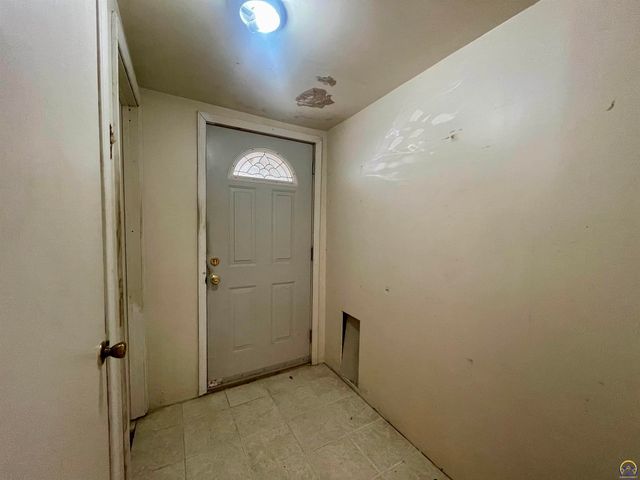 2345 SE Virginia AVE, Topeka, KS 66605