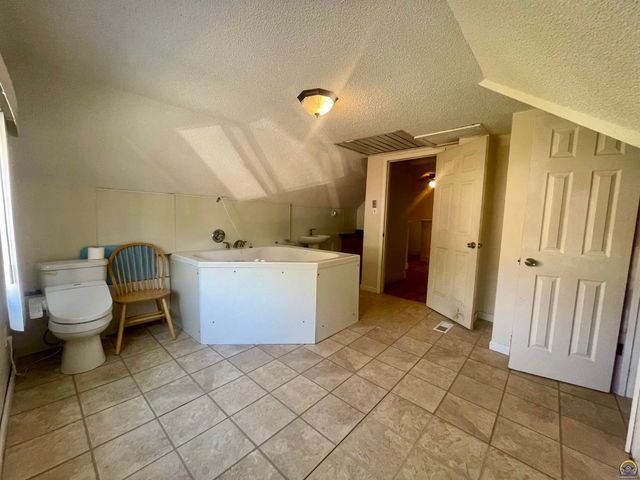 2345 SE Virginia AVE, Topeka, KS 66605