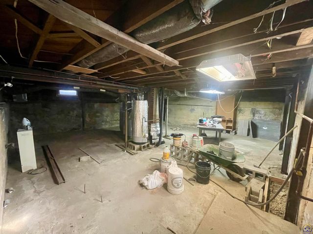 2345 SE Virginia AVE, Topeka, KS 66605