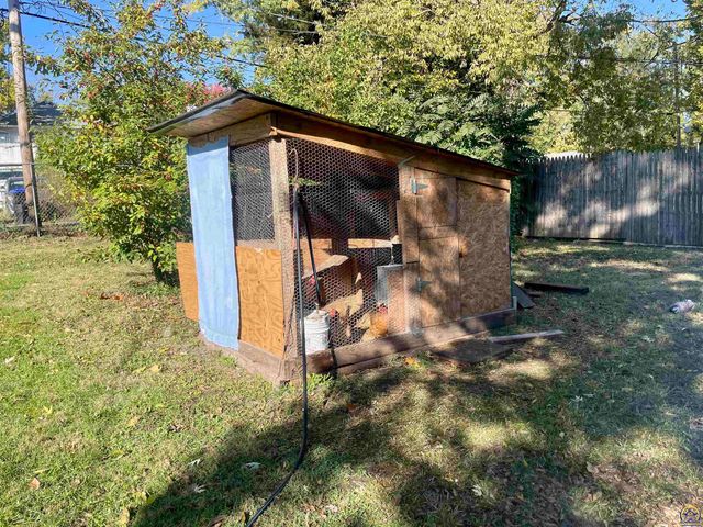 2345 SE Virginia AVE, Topeka, KS 66605