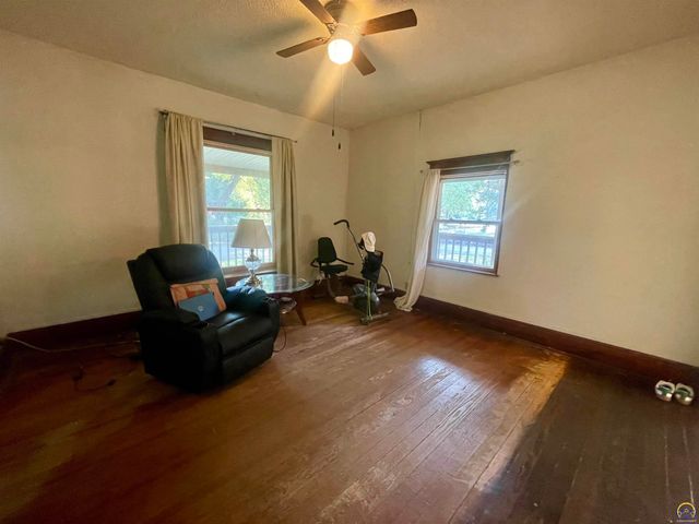 2345 SE Virginia AVE, Topeka, KS 66605