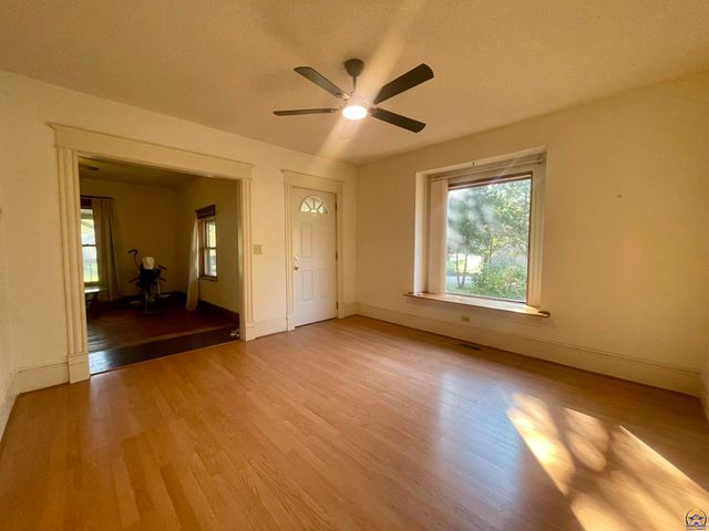 2345 SE Virginia AVE, Topeka, KS 66605