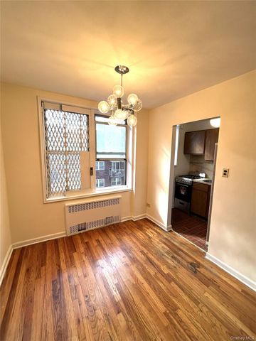 67-30 Clyde Street 4P, Forest Hills, NY 11375
