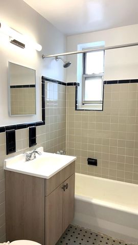 67-30 Clyde Street 4P, Forest Hills, NY 11375