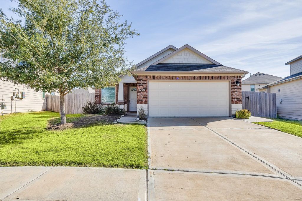 6807 Alamitos Court, Rosharon, TX 77583
