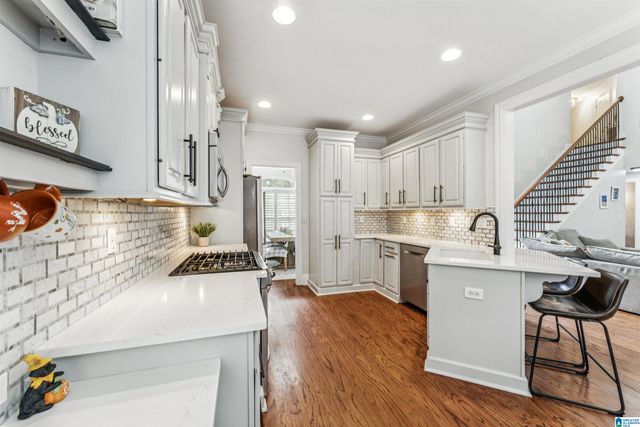 672 LAKE CREST DRIVE, Hoover, AL 35226