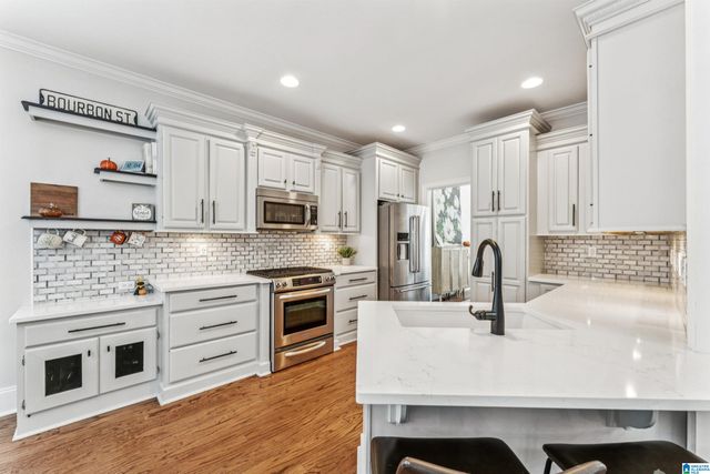 672 LAKE CREST DRIVE, Hoover, AL 35226