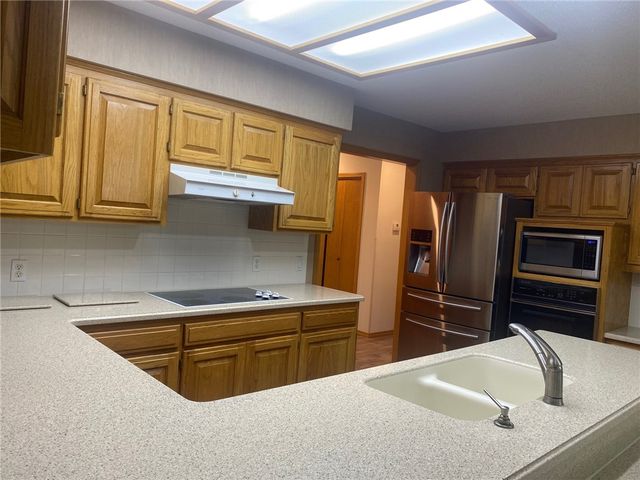 1 Chudleigh Lane, Bella Vista, AR 72714