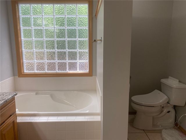 1 Chudleigh Lane, Bella Vista, AR 72714